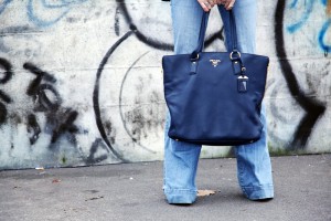 prada blu leather bag