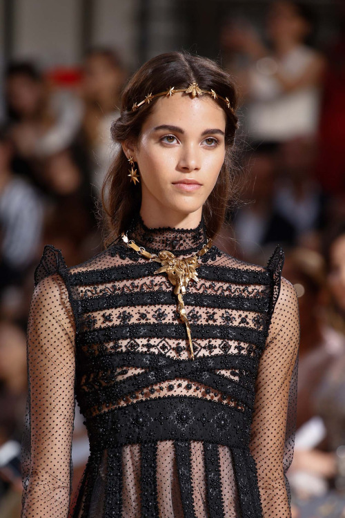valentino couture hairstyle 2015